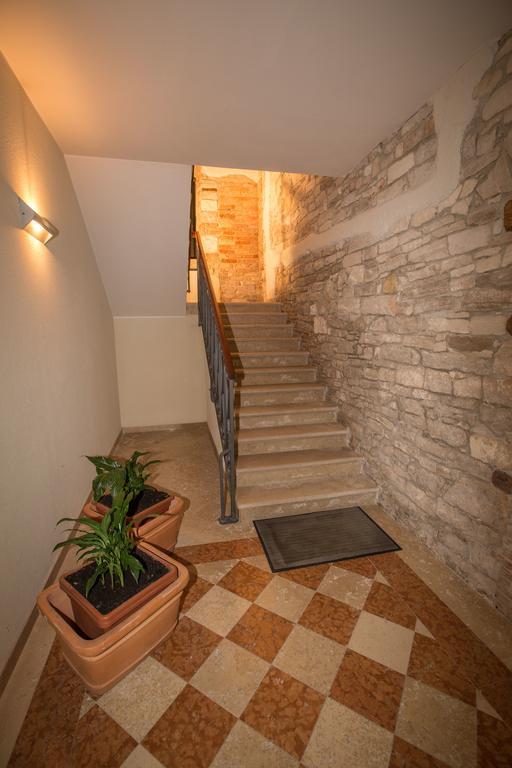Ferienwohnung White&Blue Top Center App Pula Exterior foto